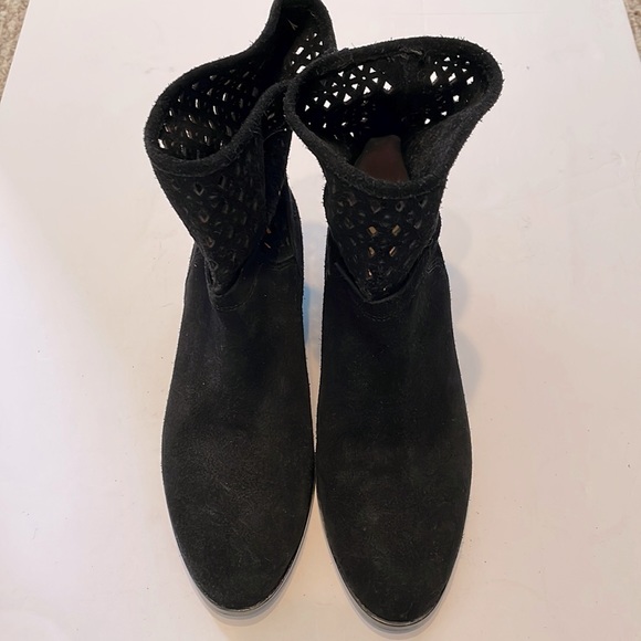 Michael Kors Women’s Black Suede Graham Ankle Booties - size 8 - Picture 3 of 16